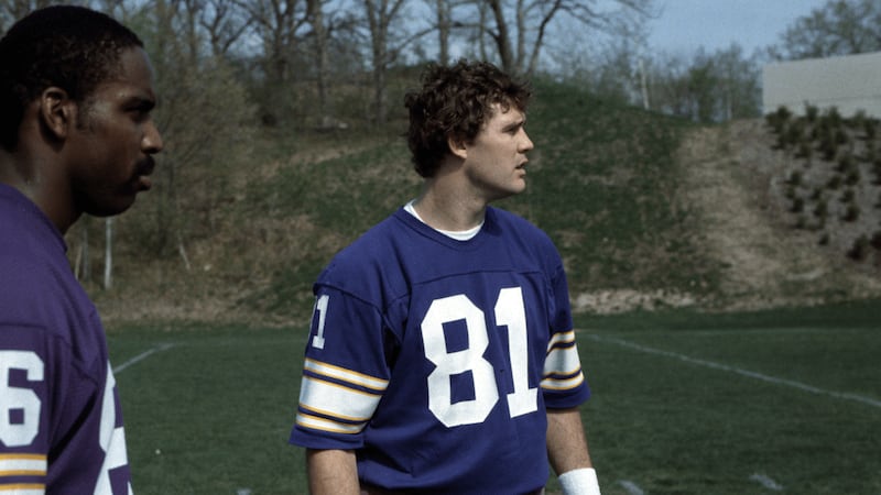 Former Minnesota Vikings tight end Joe Senser has died, according to the team.