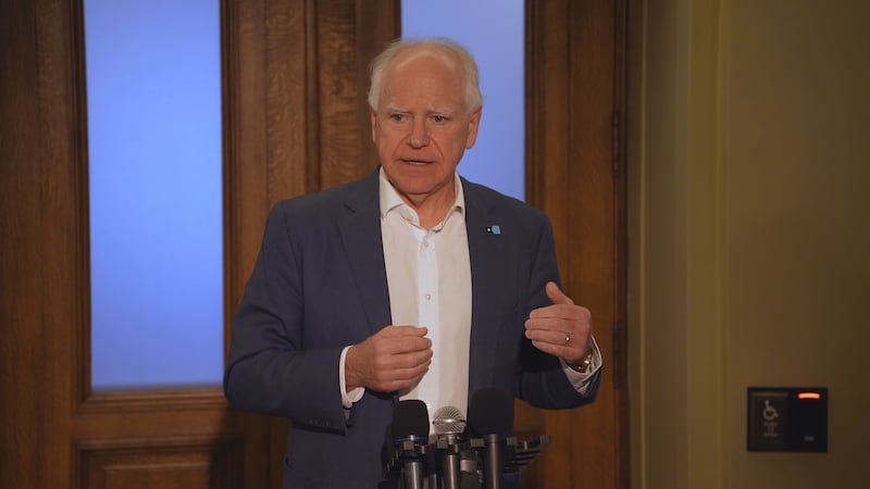 Walz speaks to members of the press after meeting with legislative leaders (04-21-2026)