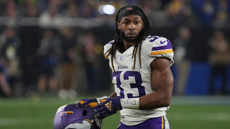 Vikings re-sign Aaron Jones to 2-year, $20M contract after solid debut with former rival